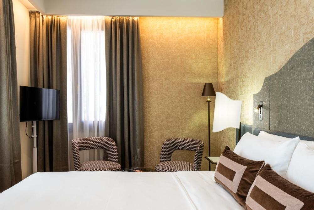 Room image 4