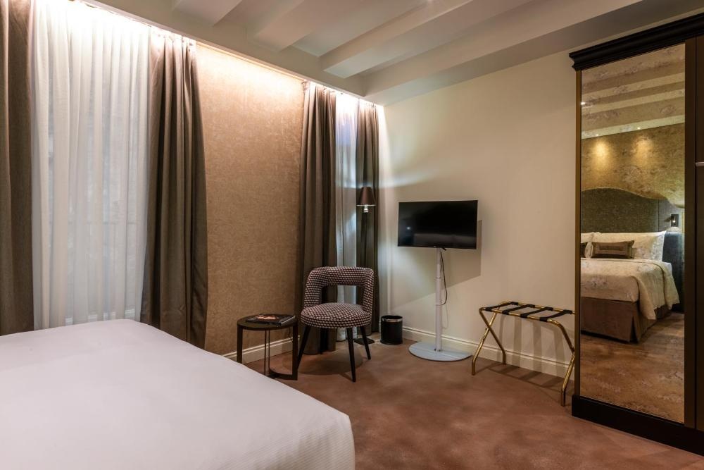 Room image 3